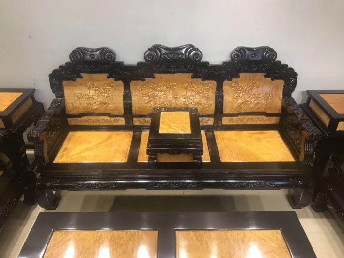 金絲楠木鐵包金沙發