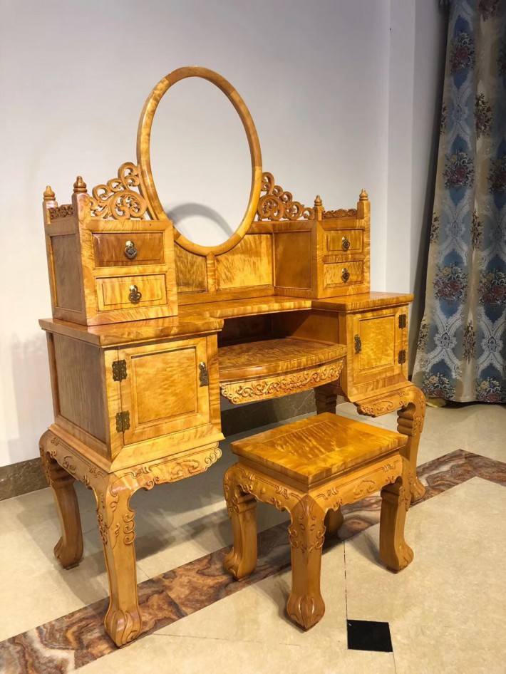 金絲楠木梳妝臺