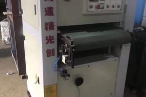 青島松泰超短料砂光機使用視頻